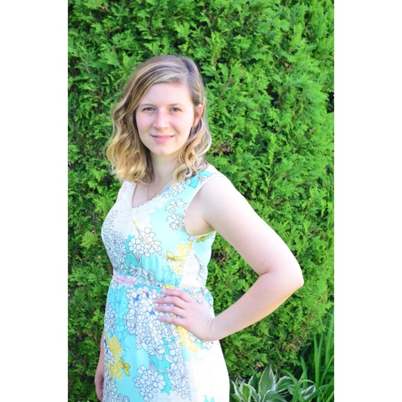 Floral Maxi Dress in Pastel Colors - Picture 4 of 7